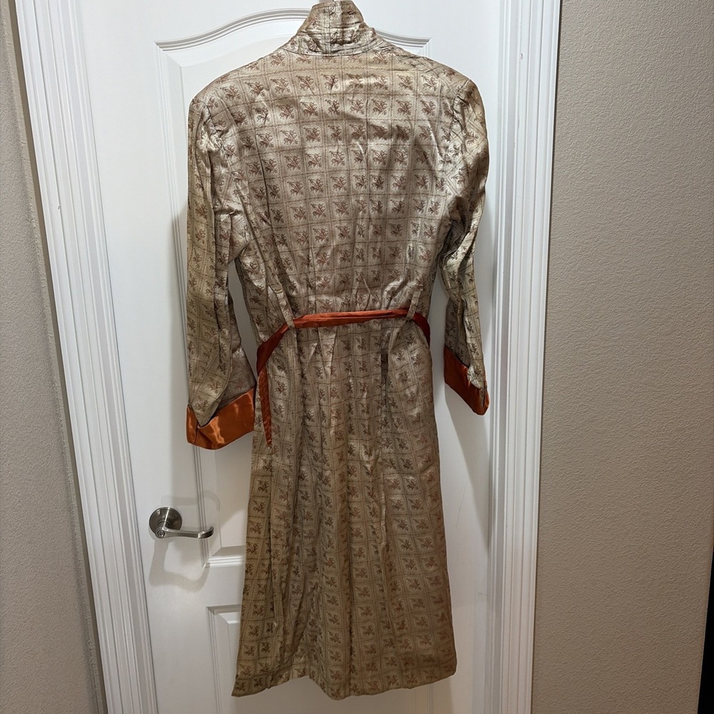 Vtg  1950's Asian Beautiful Satin‎ / Silk Kimono Robe SZ Small 48" Long x 20" W - Picture 7 of 10